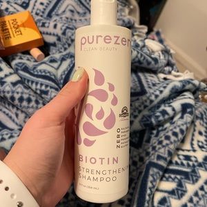 Pure Zero Strengthening Shampoo